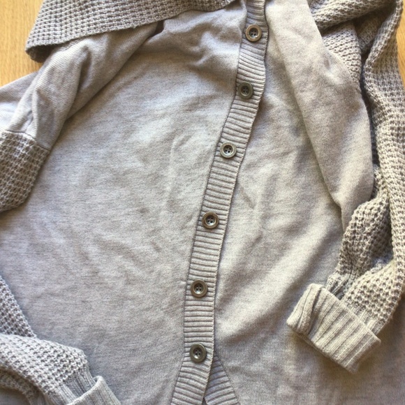 Venus Faux Split Back Button Accent Gray Turtleneck Sweater size small - Picture 7 of 8